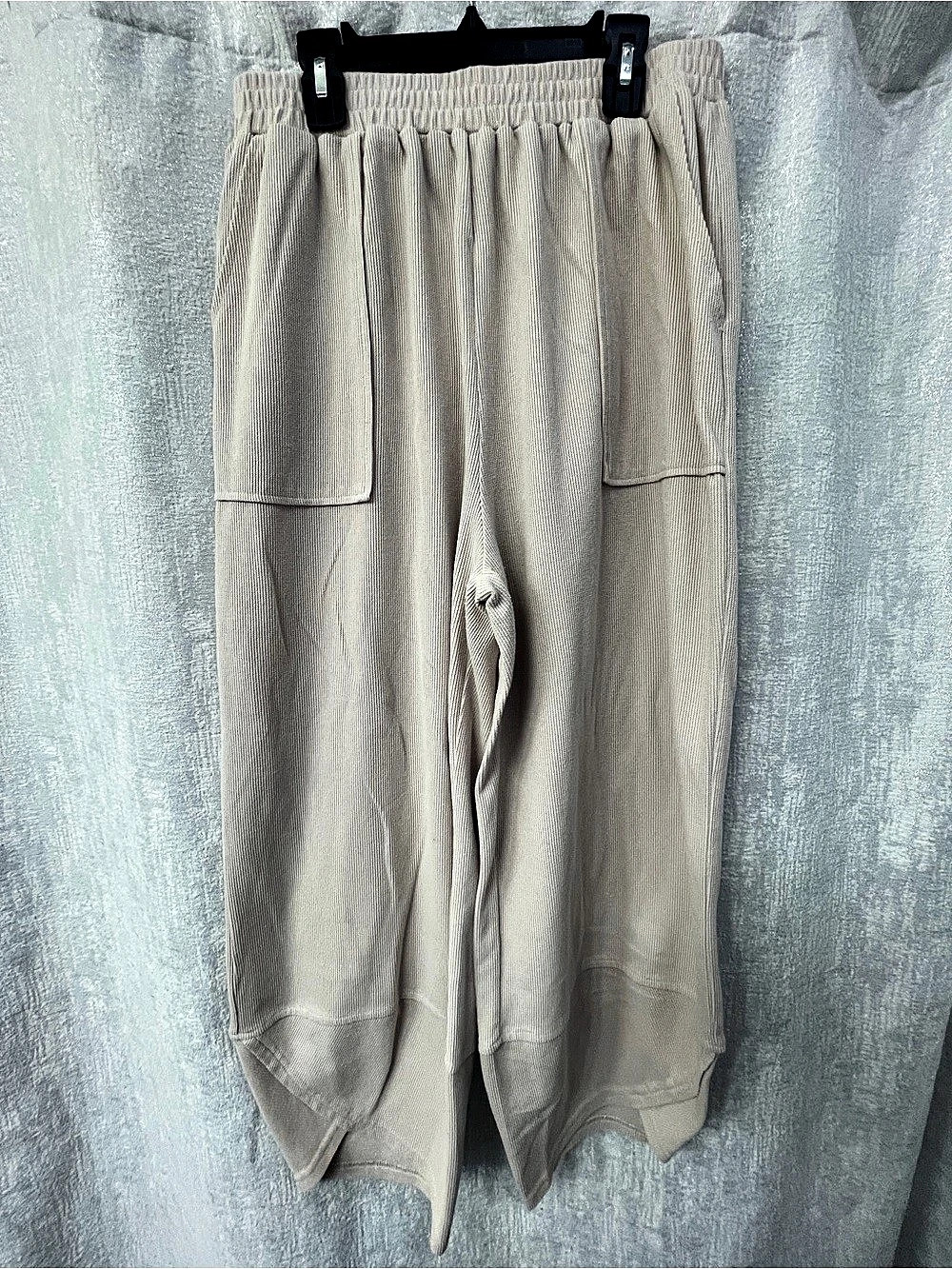 FASHION Wide Leg Tulip Hem Pants in Beige Size Medium. Like new.